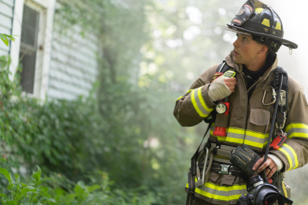 Police officer with SmartLocate GPS location-enabled radio approaches a home