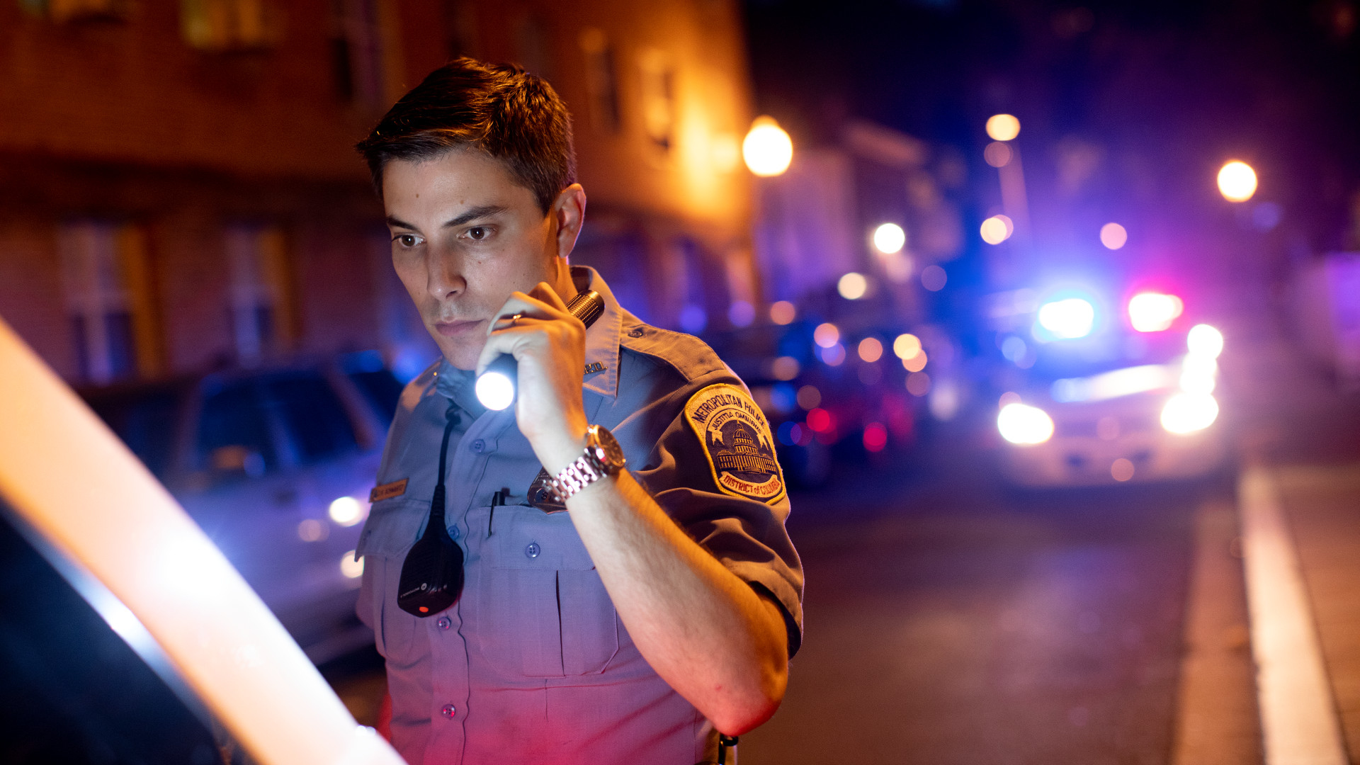 Police officer inves