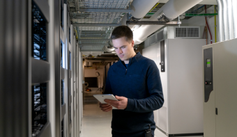 IT professional in basement - Nitro CBRS Private LTE - Motorola Solutions